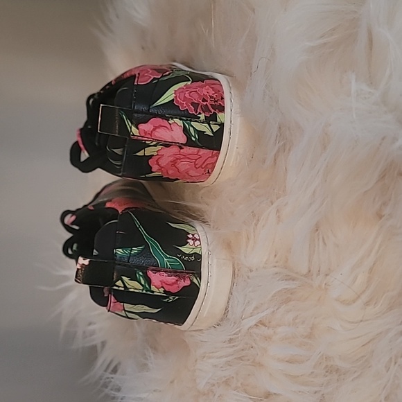 Use size 6 - Picture 3 of 3